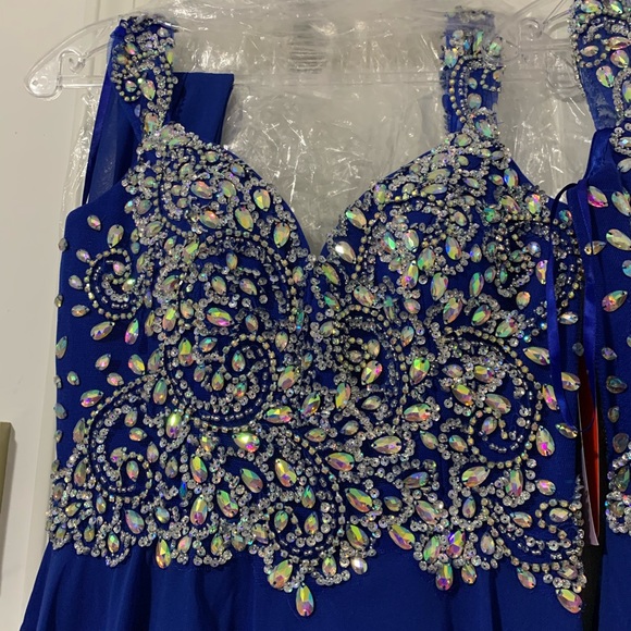 Shortsleeved Embellished Bodice Short Prom Dress - Picture 3 of 8